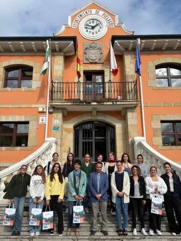 Noticias de Cantabria | El Cántabro | Caramés anima a las estudiantes francesas de intercambio en Renedo a regresar con familiares y amigos para disfrutar del Geoparque de Costa Quebrada