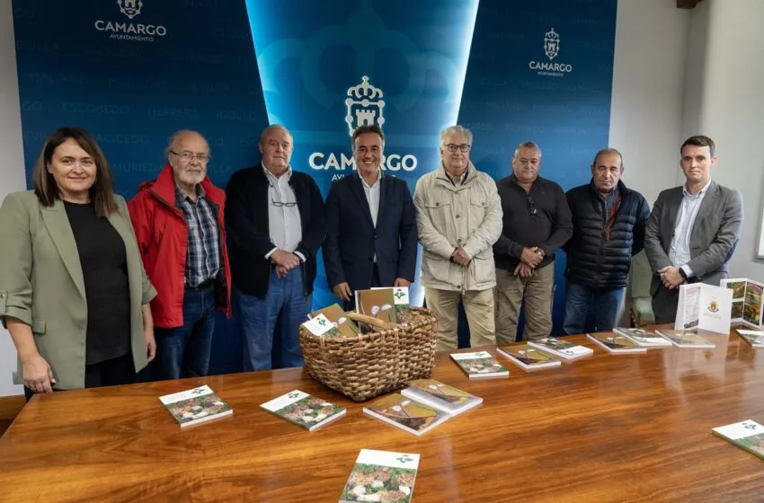  La Sociedad Micológica Cántabra presenta en el Ayuntamiento el número 36 de la revista Yesca