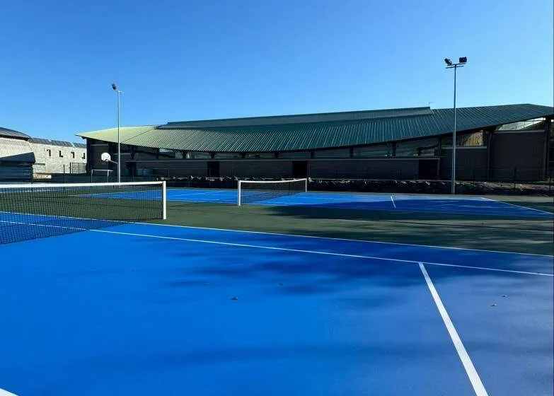  Reparadas las pistas de tenis del complejo deportivo Playa Dorada