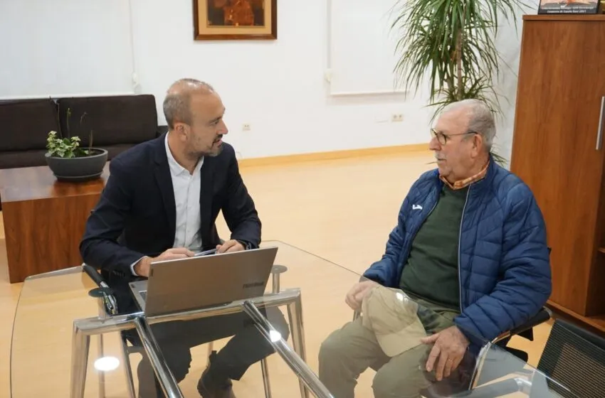 Noticias de Cantabria | El Cántabro | López Estrada se reúne con la Asociación La Bárcena de Viérnoles