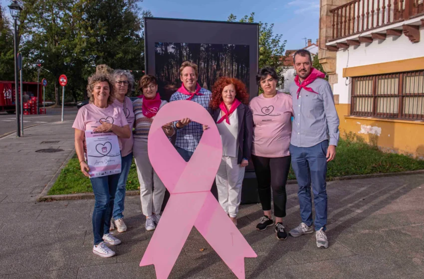  Reocín rinde homenaje a la presidenta de las Anjanas Solidarias en la XI Marcha Contra el Cáncer de Mama