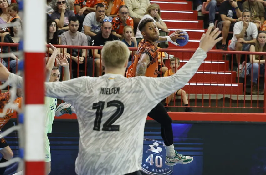 Noticias de Cantabria | El Cántabro | El sueño naranja arranca en una meca del balonmano