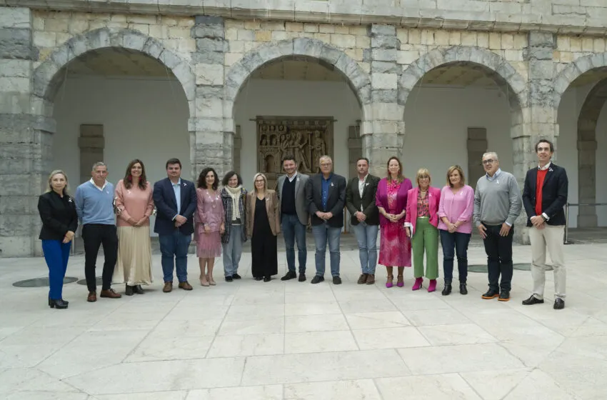 Noticias de Cantabria | El Cántabro | El Parlamento de Cantabria se Suma a la Lucha Contra el Cáncer de Mama