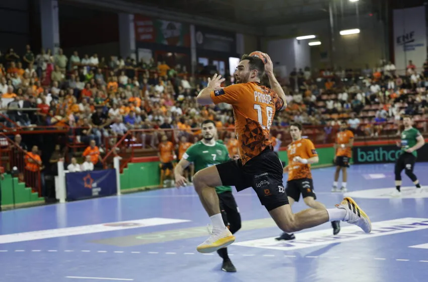  Un hilo de vida croata evita el estreno europeo del Bathco BM Torrelavega