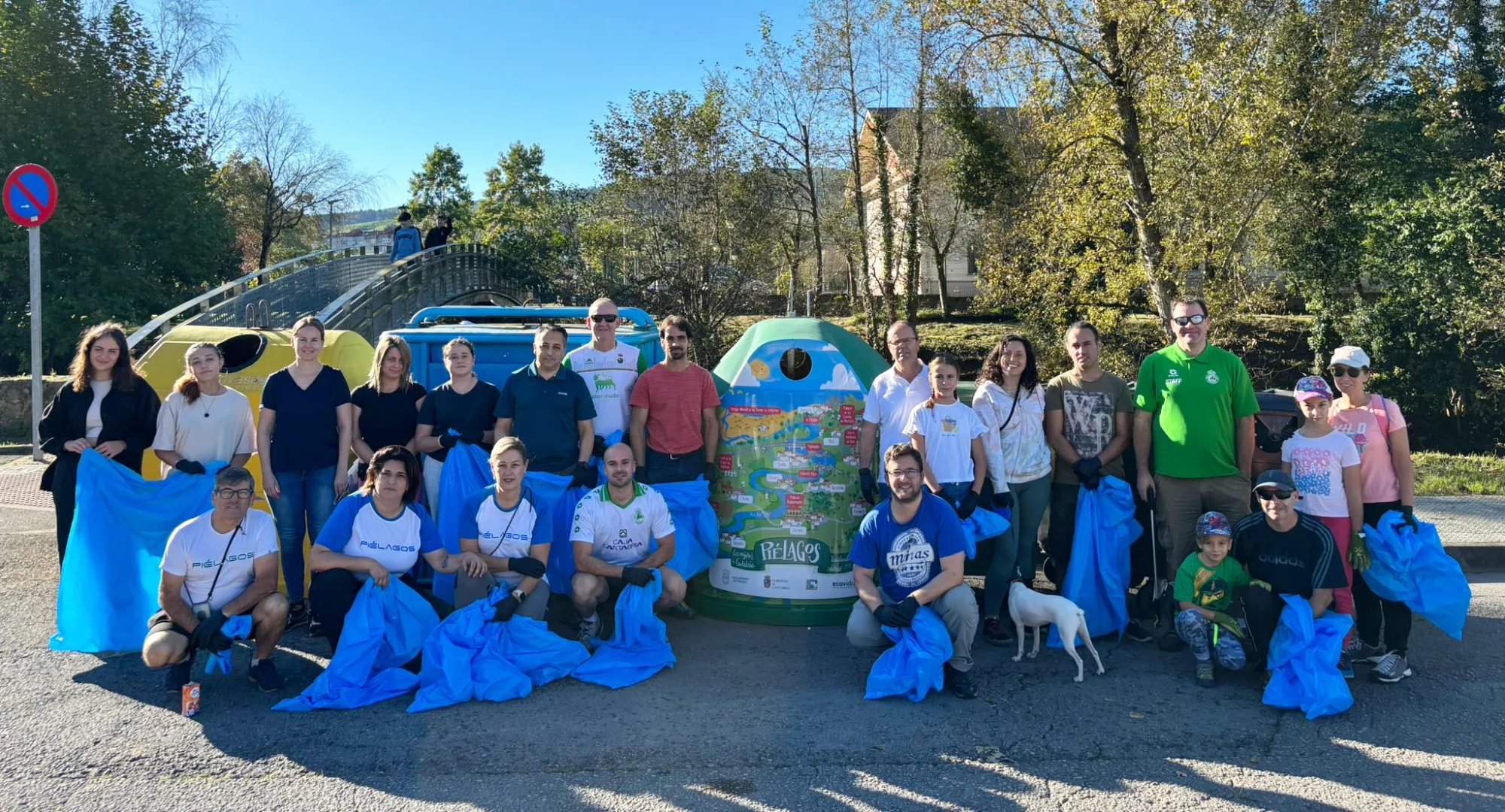 La campaña de limpieza del río Carramont retira media tonelada de residuos