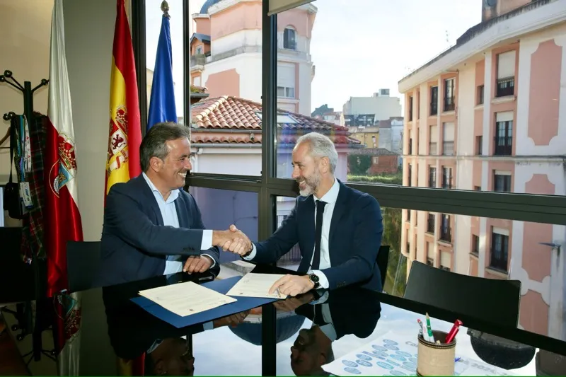 Noticias de Cantabria | El Cántabro | Gobierno de Cantabria y Camargo firman el convenio que destinará 120.000 euros a la compra de libros y recursos educativos