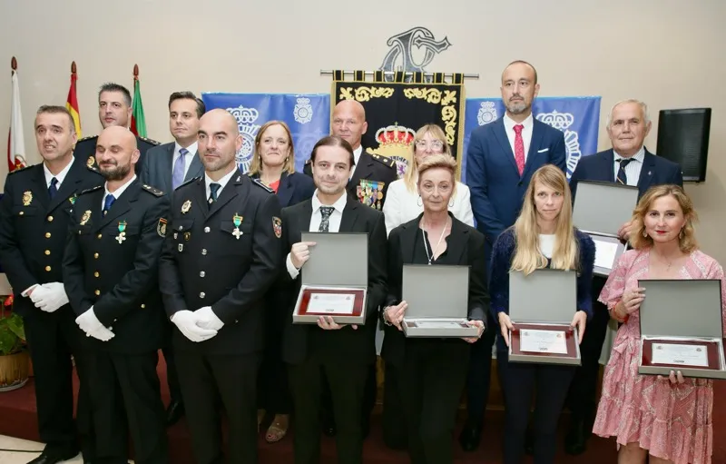 Noticias de Cantabria | El Cántabro | Isabel Urrutia asiste al acto de celebración del Día de la Policía en Torrelavega