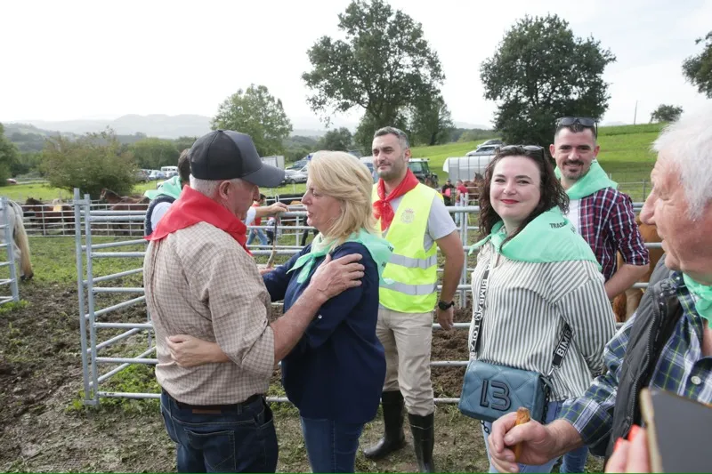 Noticias de Cantabria | El Cántabro | La consejera de Ganadería asiste a la VI Concentración Trasmerana de Ribamontán al Monte