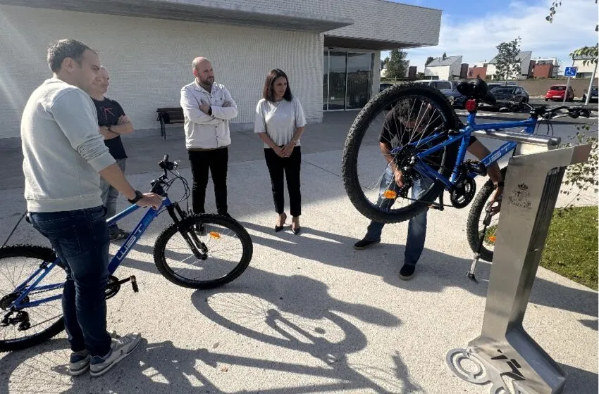 Noticias de Cantabria | El Cántabro | Bezana sigue avanzando en la mejora de la movilidad sostenible con la instalación de una estación de reparación de bicicletas