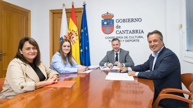 Noticias de Cantabria | El Cántabro | Martínez Abad y Movellán analizan distintos proyectos culturales, turísticos y deportivos de Camargo