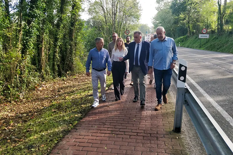  Roberto Media inaugura el nuevo paseo peatonal que conecta Praves y Beranga