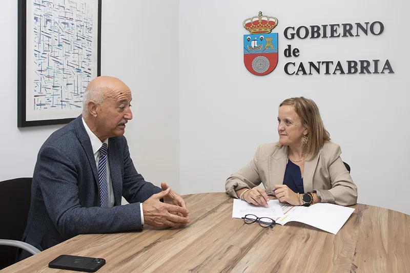  Urrutia y el alcalde de Hermandad de Campoo de Suso renuevan su programa de rehabilitación patrimonial del municipio y las juntas vecinales