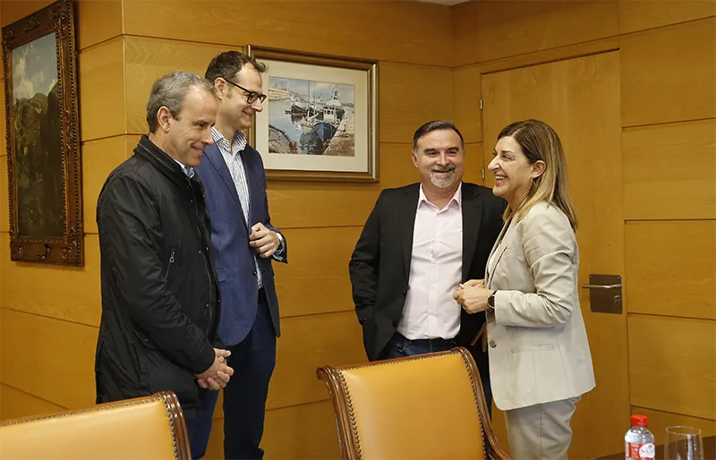  La presidenta se compromete con el alcalde de Santoña a impulsar «al máximo» la construcción de las 28 viviendas de alquiler a precios asequibles