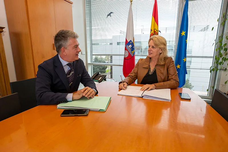 Noticias de Cantabria | El Cántabro | Susinos estudia con el alcalde de Selaya la mejora de la red de infraestructuras agrarias del municipio