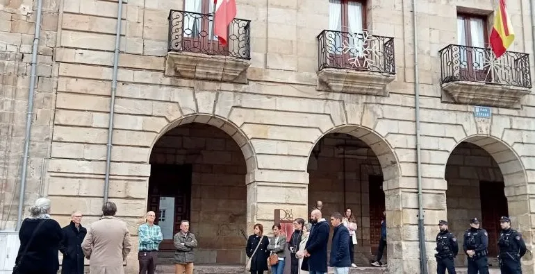 Noticias de Cantabria | El Cántabro | Concentración en solidaridad con las víctimas y afectados por la DANA