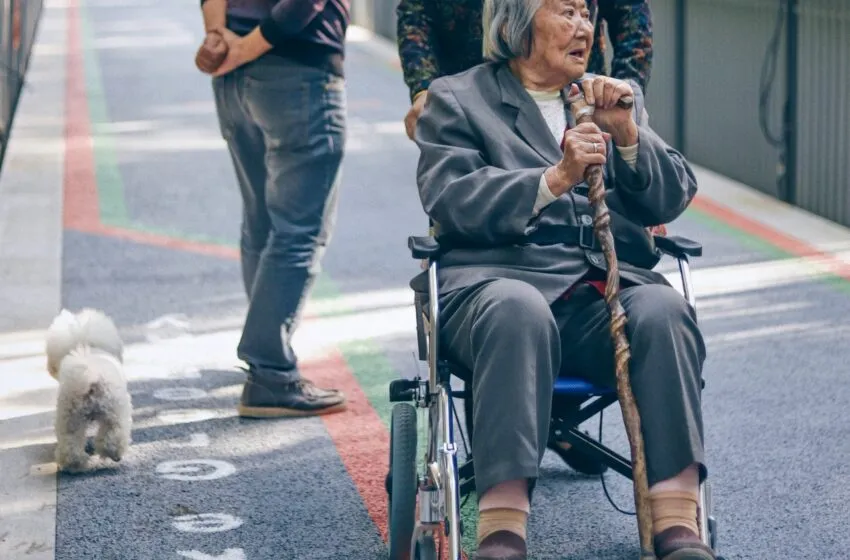 Noticias de Cantabria | El Cántabro | Inclusión Social convoca ayudas para los cuidadores en el entorno familiar de personas en situación de dependencia con grado III reconocido