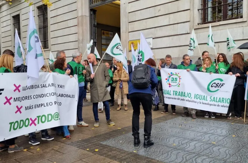  Los empleados públicos de Cantabria salen a la calle por la mejora de sus condiciones laborales y en defensa de MUFACE