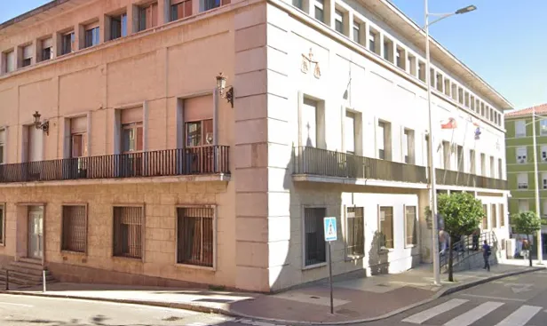 El Juzgado de lo Social n.º 2 de Santander declara el derecho de una mujer a adaptar su jornada laboral para el cuidado de su nieta