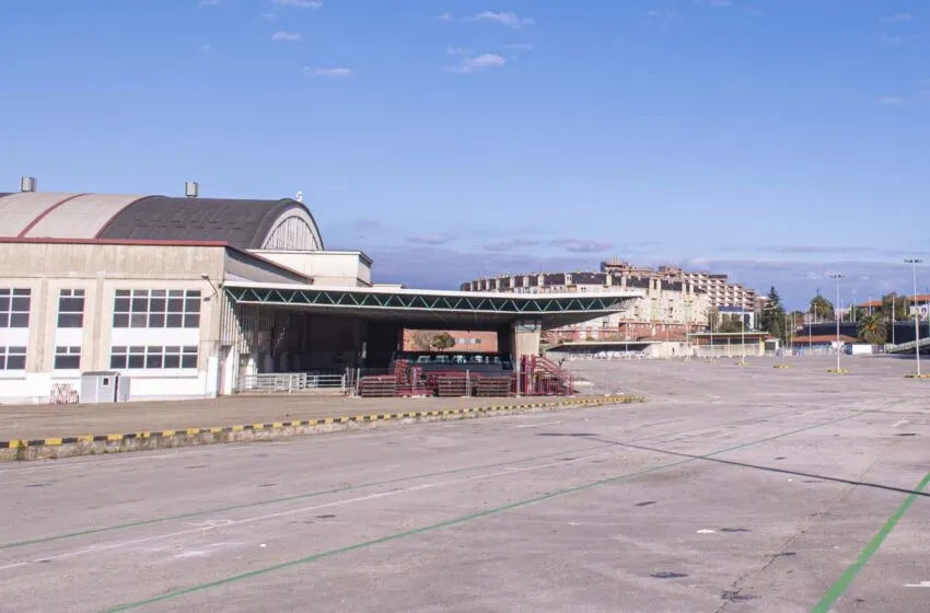 Noticias de Cantabria | El Cántabro | El Ayuntamiento de Torrelavega construye una nueva acera en el área del aparcamiento del Mercado Nacional de Ganado