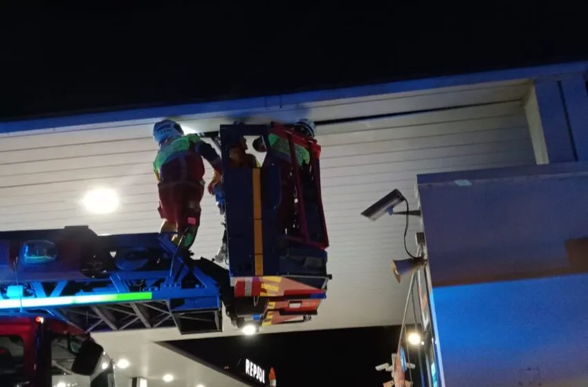  Los fuertes vientos del sur elevan hoy la alerta naranja en la costa, Cantabria del Ebro y Liébana