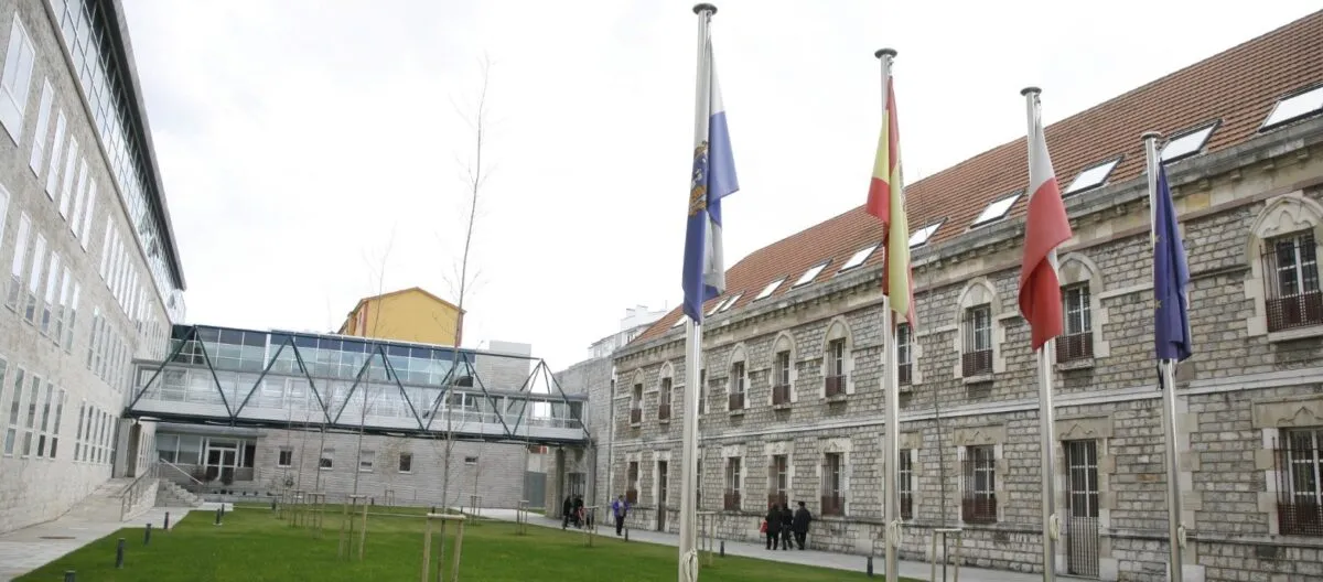 Noticias de Cantabria | El Cántabro | Se apropia de 22.000 euros de sus padres y evita la cárcel: condenada en Cantabria tras confesar los hechos