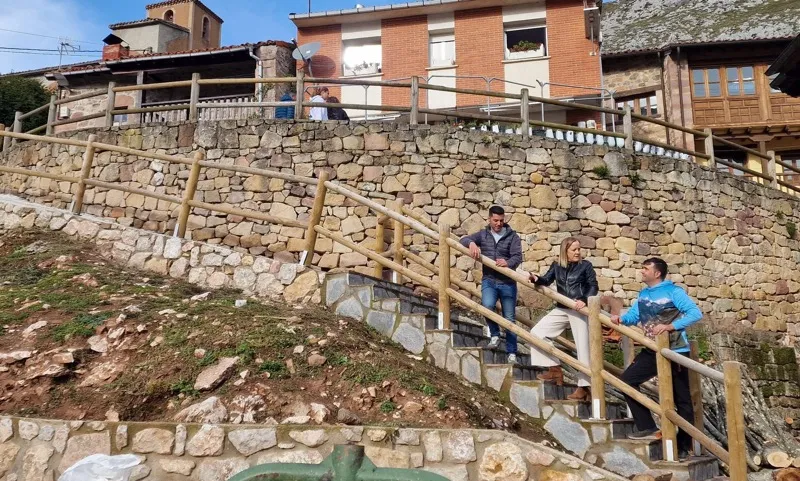  La Consejería de Presidencia financia la ampliación y urbanización de una calle de Tresviso