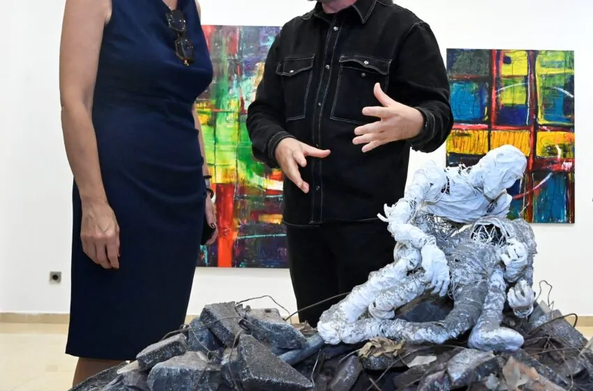  El Gran Casino cierra su programa expositivo 2024 con una muestra del artista Antonio Moro