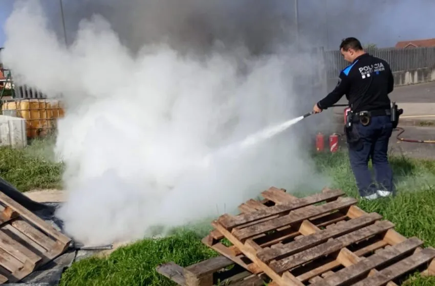 Noticias de Cantabria | El Cántabro | Veinticinco agentes de la Policía Local participan en una acción formativa de los Bomberos