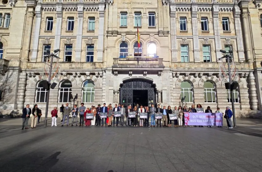  Santander guarda un minuto de silencio por las tres víctimas de violencia de género de noviembre