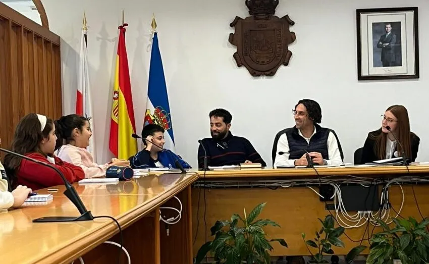  EL AYUNTAMIETNO DE ASTILLERO DA VOZ A LO MÁS PEQUEÑOS EN SU SEGUNDO PLENO DE LA INFANCIA