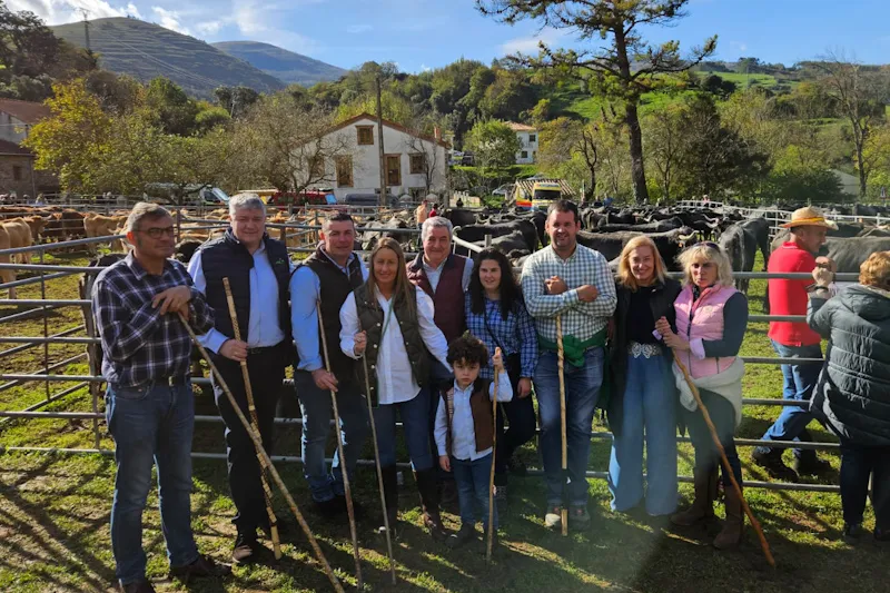  Luis Ángel Agüeros asiste a la popular Feria de Ganado de Lamasón