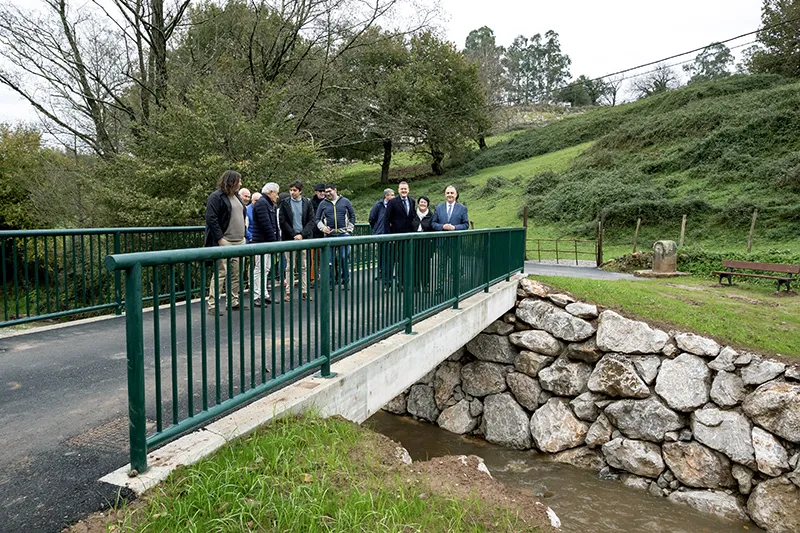 Noticias de Cantabria | El Cántabro | Media inaugura la ampliación del puente sobre el arroyo Tejas en San Felices de Buelna que evitará desbordamientos y salidas del cauce