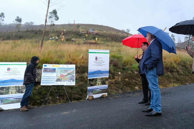 Comienzan las labores de recuperación ambiental del Monte de la Sierra, entre Ramales y Ruesga, con una inversión de casi 360.000 euros