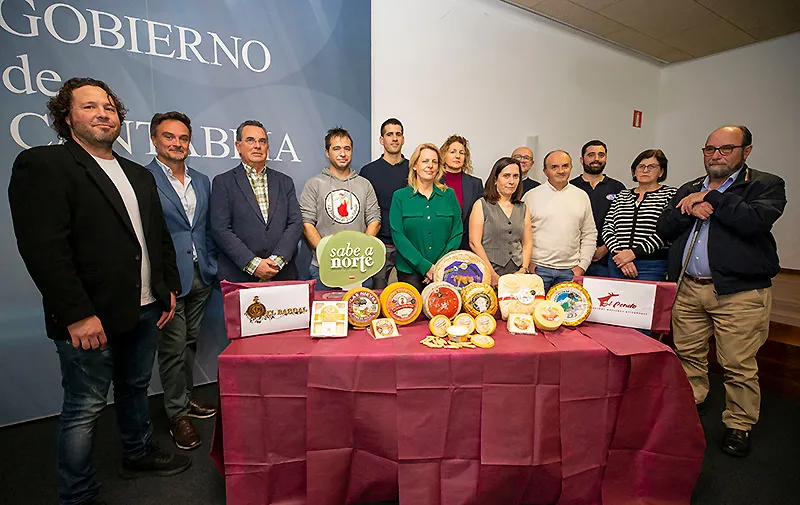  María Jesús Susinos felicita a los 10 productores queseros galardonados en los World Cheese Awards 2024