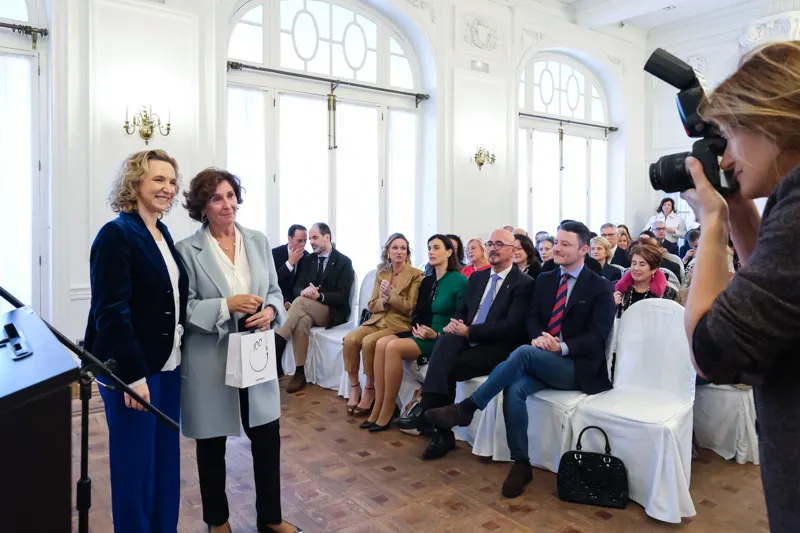  Pascual agradece a los farmacéuticos su compromiso con el sistema sanitario público y la salud de los cántabros