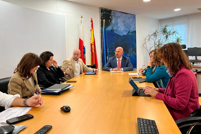  Cantabria muestra al Ministerio de Sanidad sus proyectos para la modernización de la asistencia sanitaria