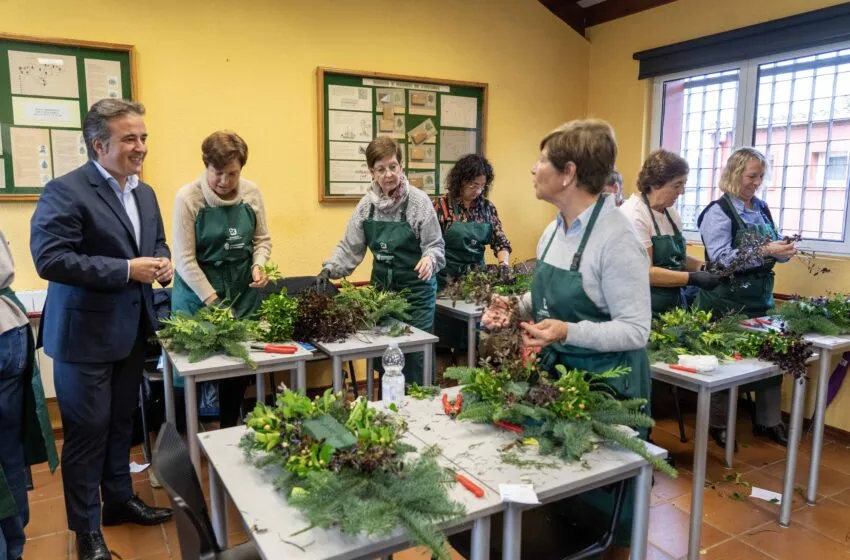  El Centro de Formación de Camargo acoge un taller sobre creación de adornos con plantas y motivos navideños
