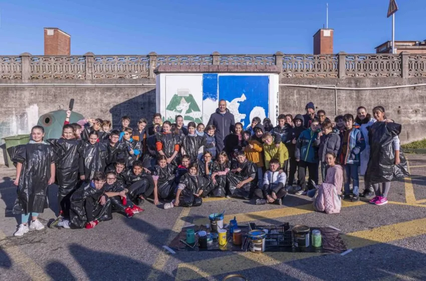  Los escolares del municipio participan en la sexta edición del proyecto de decoración de centros de transformación