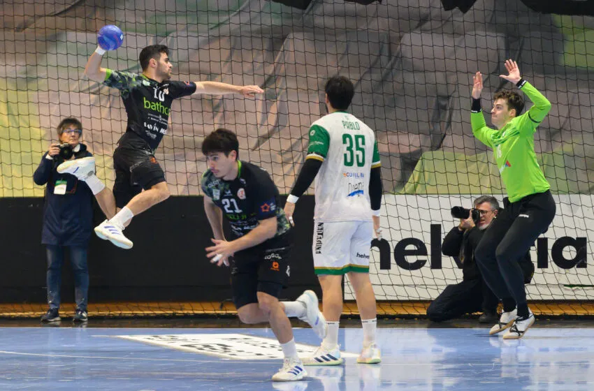 Noticias de Cantabria | El Cántabro | El Bathco BM Torrelavega tira abajo la puerta de la Copa de España