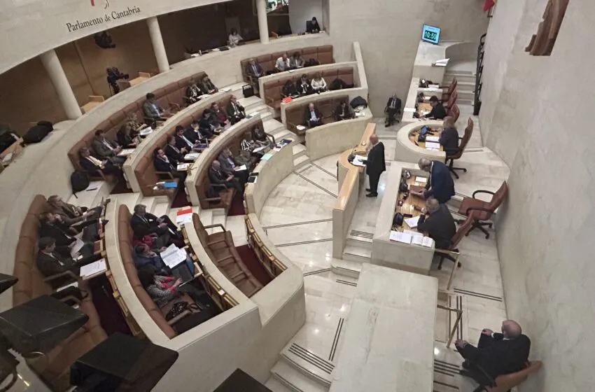  El Parlamento de Cantabria reclama un plan de prevención del suicidio y un refuerzo de examinadores de tráfico