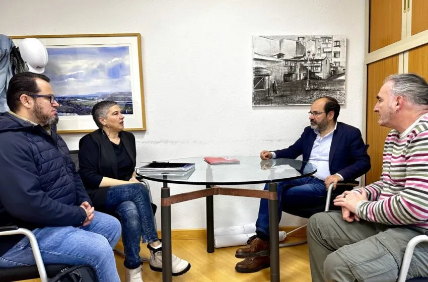  El concejal de Sanidad, José Luis Urraca, se reúne con la Asociación Cántabra de Afectados por Secuelas del COVID