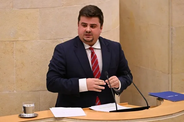  El PP denuncia la cacería y hostigamiento político del PSOE contra el consejero de Salud