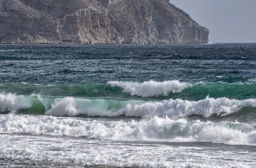Cantabria permanece hoy en aviso naranja por fenómenos costeros adversos y mañana la alerta ascenderá a roja