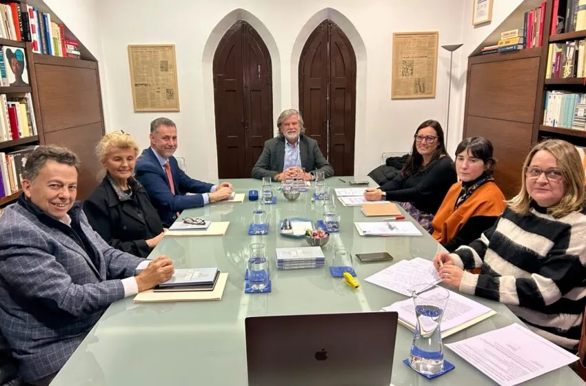  La edición de una antología de la obra poética de Alvaro Pombo será uno de los proyectos de la Fundación Gerardo Diego para el año que viene