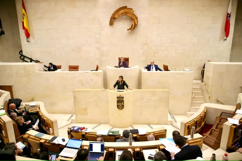  Buruaga asegura que Cantabria va «por el buen camino» pese a la «inacción» del Gobierno de Sánchez