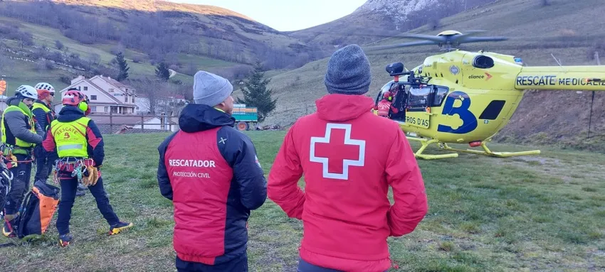  Buruaga valora como «buena noticia» la aparición del montañero perdido en Picos de Europa y felicita el trabajo de los servicios de emergencia de Cantabria y Asturias
