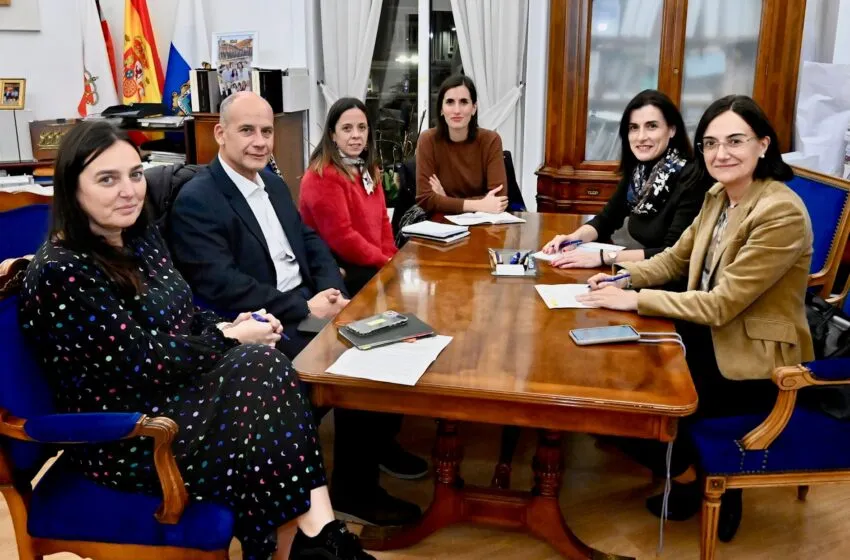  La alcaldesa recibe a la candidata a rectora de la UC Conchi López