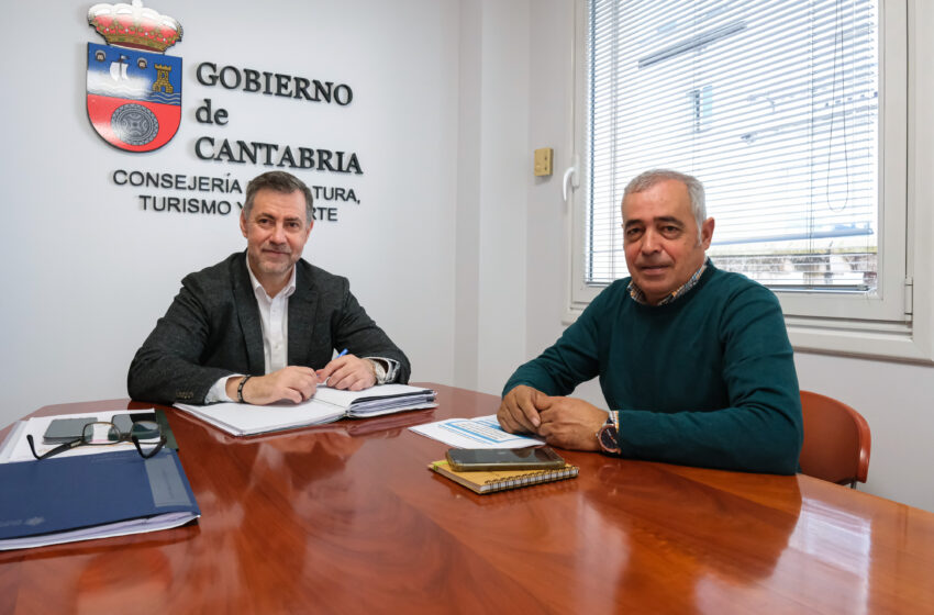  El Gobierno estudiará la mejora del campo de fútbol de Arenas de Iguña