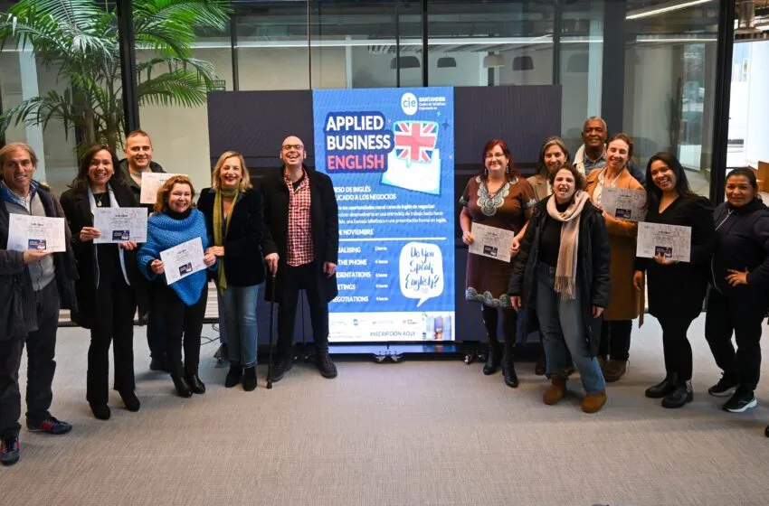 Noticias de Cantabria | El Cántabro | Gómez-Barreda entrega los diplomas a los participantes en el curso de inglés aplicado a negocios