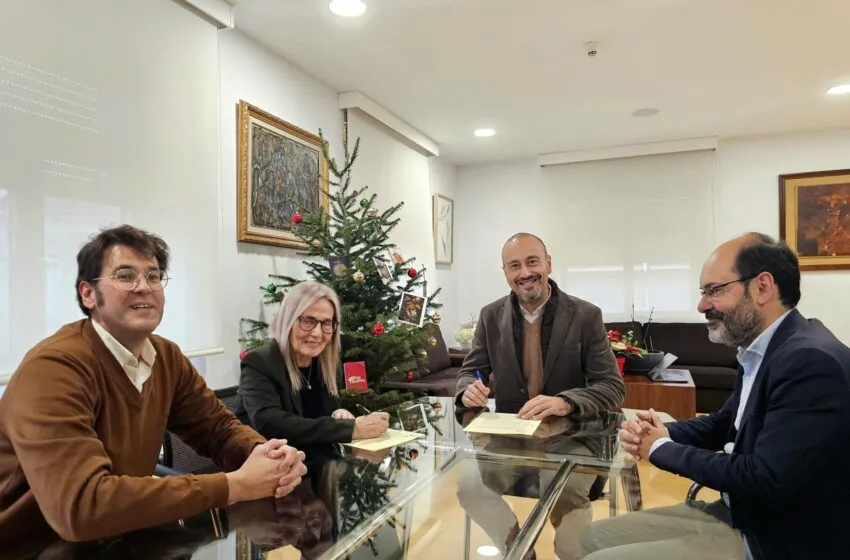  Firma del convenio entre el Ayuntamiento de Torrelavega y AMUCCAN